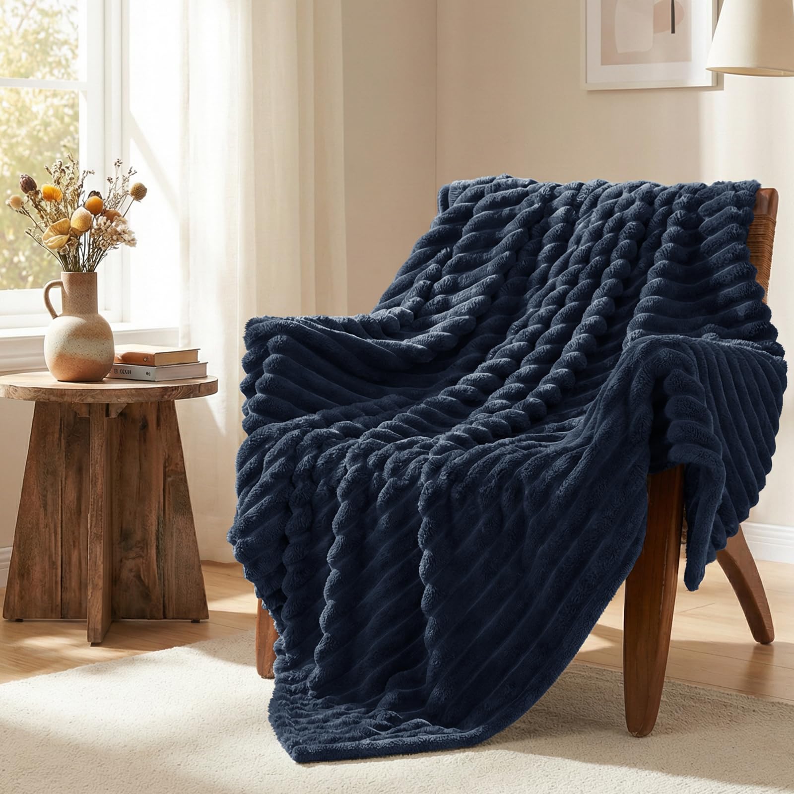 HIMEET close‑up shows plush texture and reinforced stitching for everyday durability