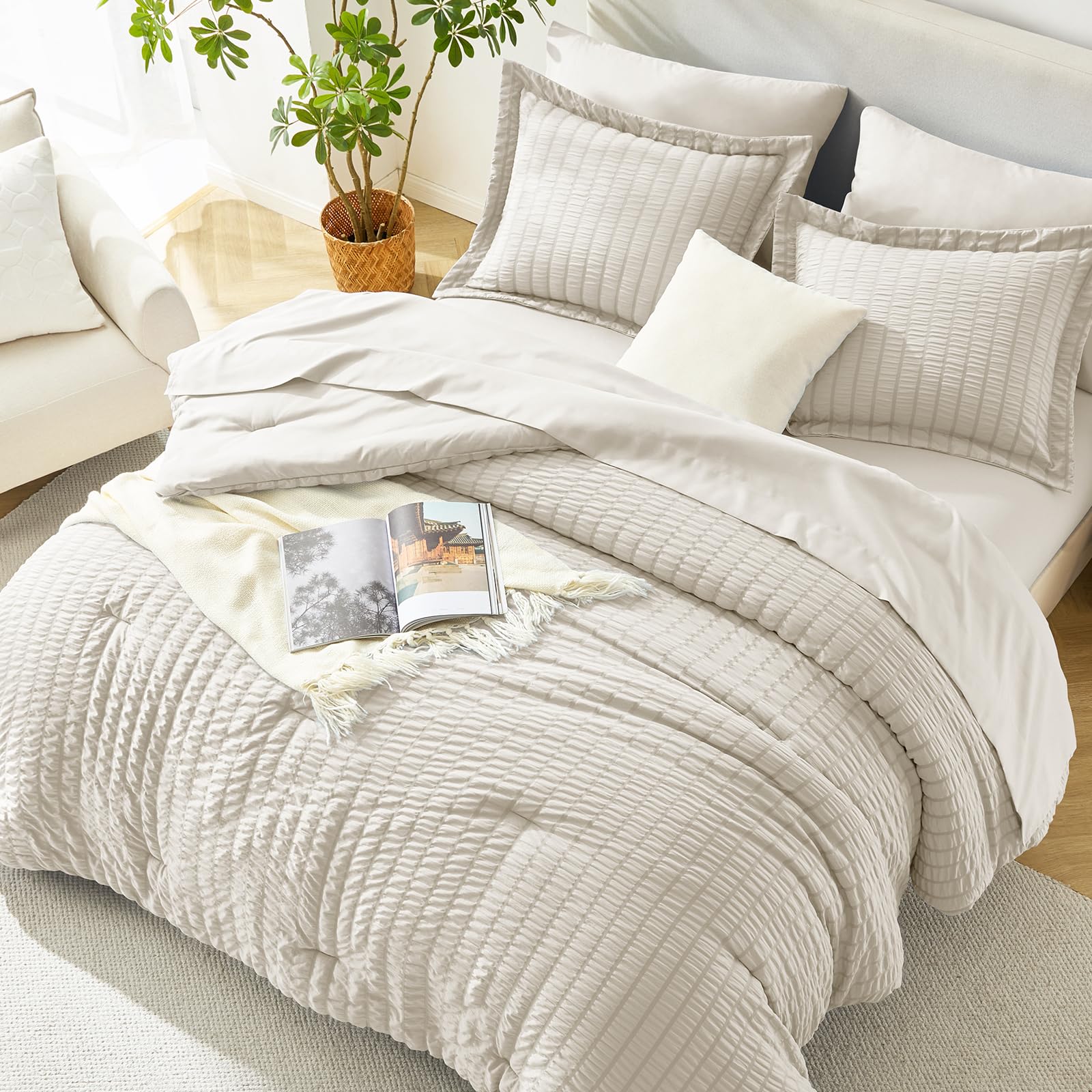 HIMEET Queen Comforter Set with wrinkled-front texture for chic boho style and warmth