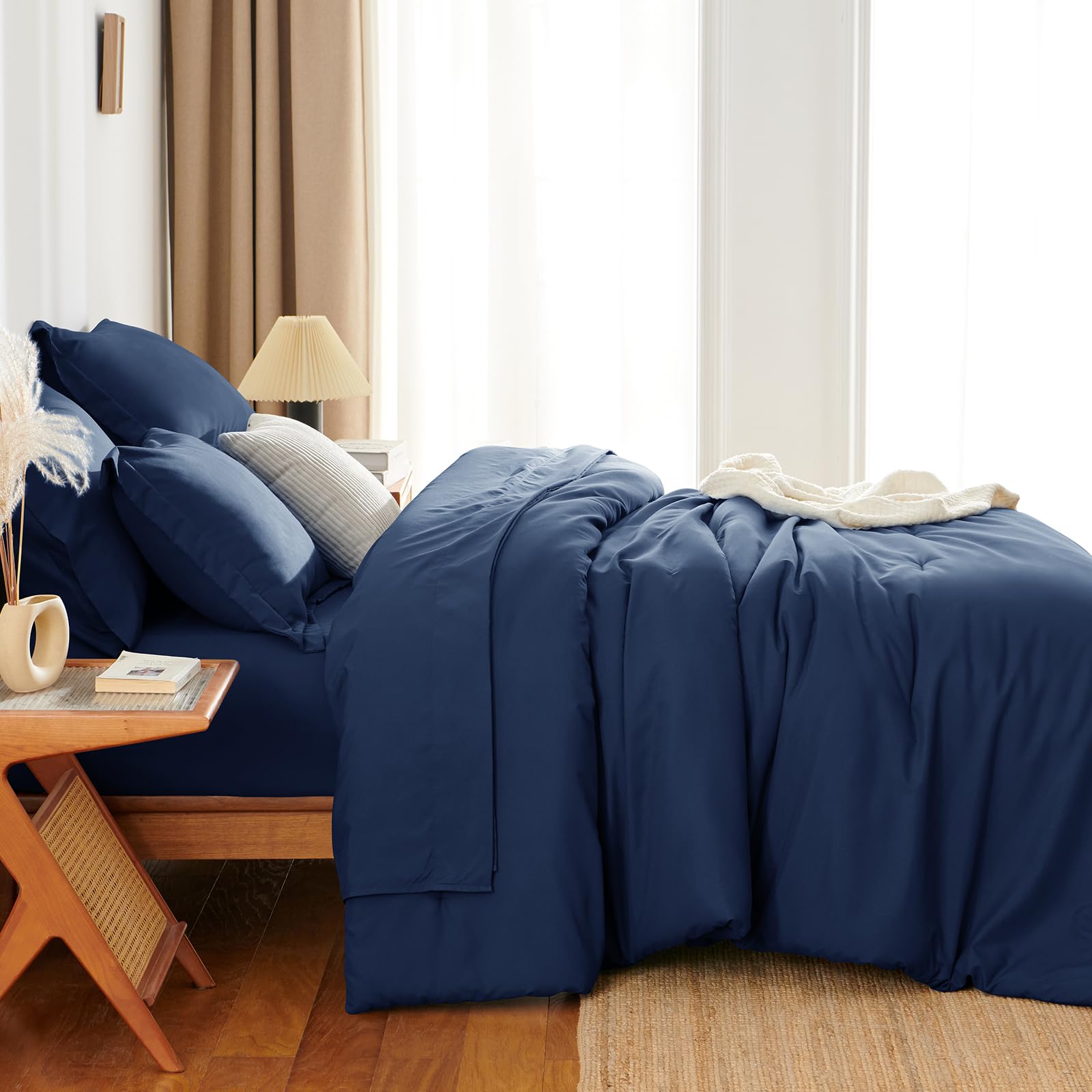 HIMEET pillow shams 20x26 coordinate with the comforter.