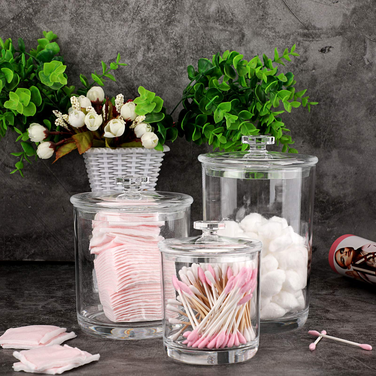 Hipiwe 30-ounce clear jar with lid for easy access and storage.