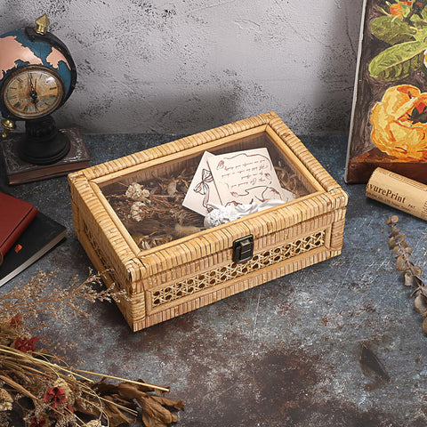 Hipiwe handwoven natural rattan frame adds quaint, artisanal charm.