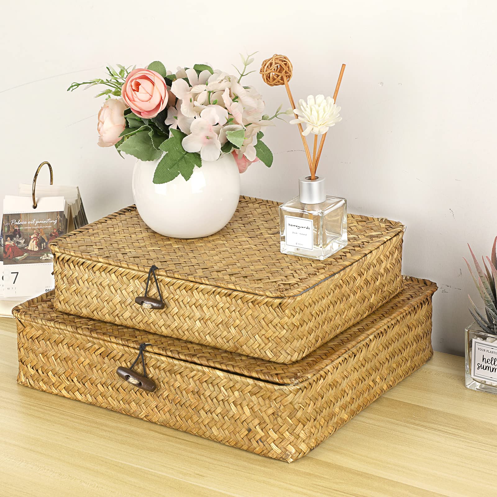 Hipiwe natural seagrass texture close-up highlights handwoven craftsmanship and color variation.