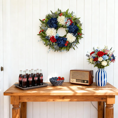 HipTree wreath fade-resistant materials endure sunlight for year-round display.