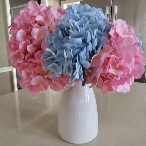 HJN gift-ready ceramic vase, a thoughtful present for weddings or housewarmings.