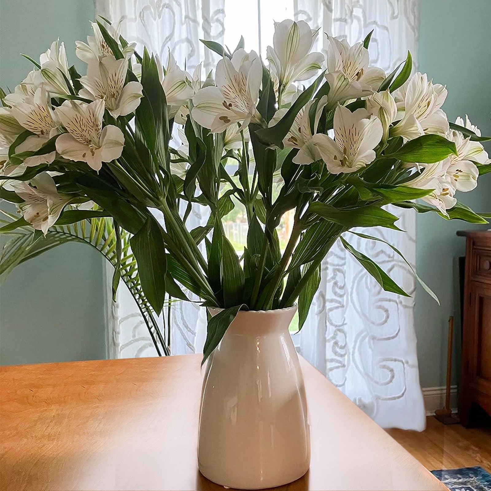 HJN white vase centerpiece showcases blooms with modern elegance and versatility.