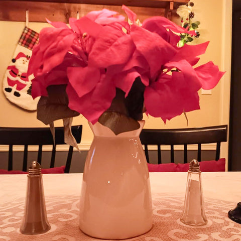 HJN white vase for wedding tables offers timeless charm for celebrations.