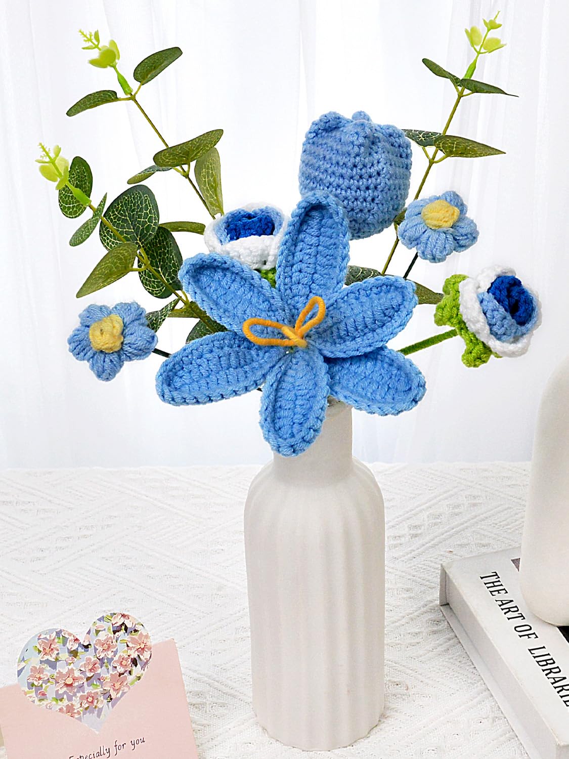 Hlenbin knitted bouquet roses offers allergy-friendly elegance.