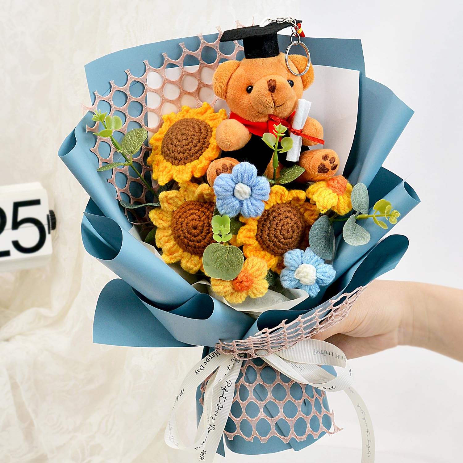Hlenbin bouquet ships with card, ready to give.