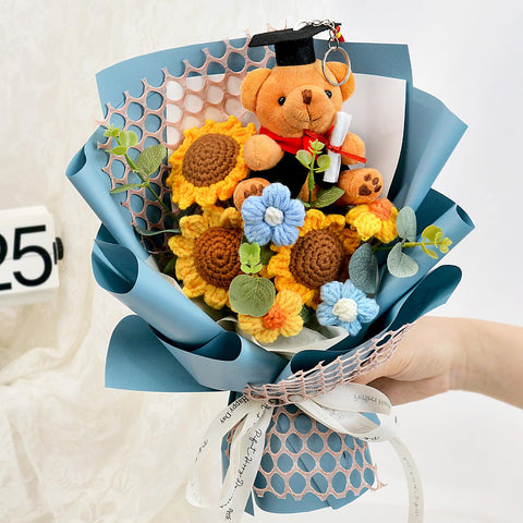 Hlenbin bouquet ships with card, ready to give.