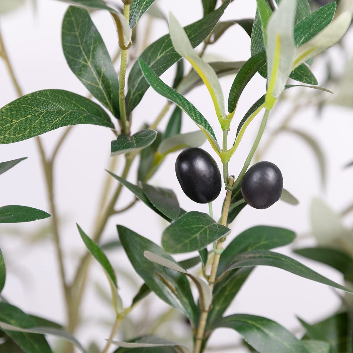 Hobyhoon bendable trunk olive tree offers flexible design for customized layouts.