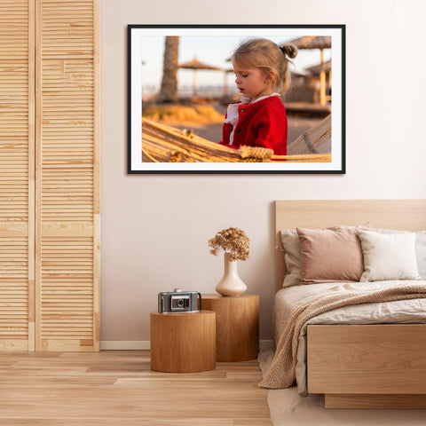 Hoikwo lightweight frame supports easy hanging and quick gallery setup