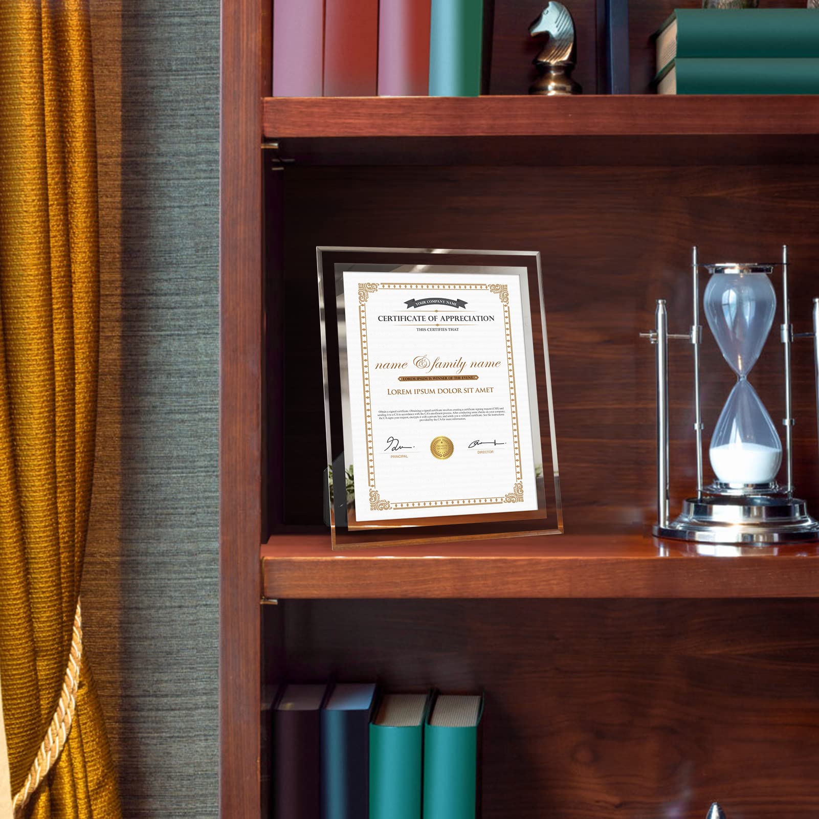 Hoikwo mirrored edges catch light for a stylish display.