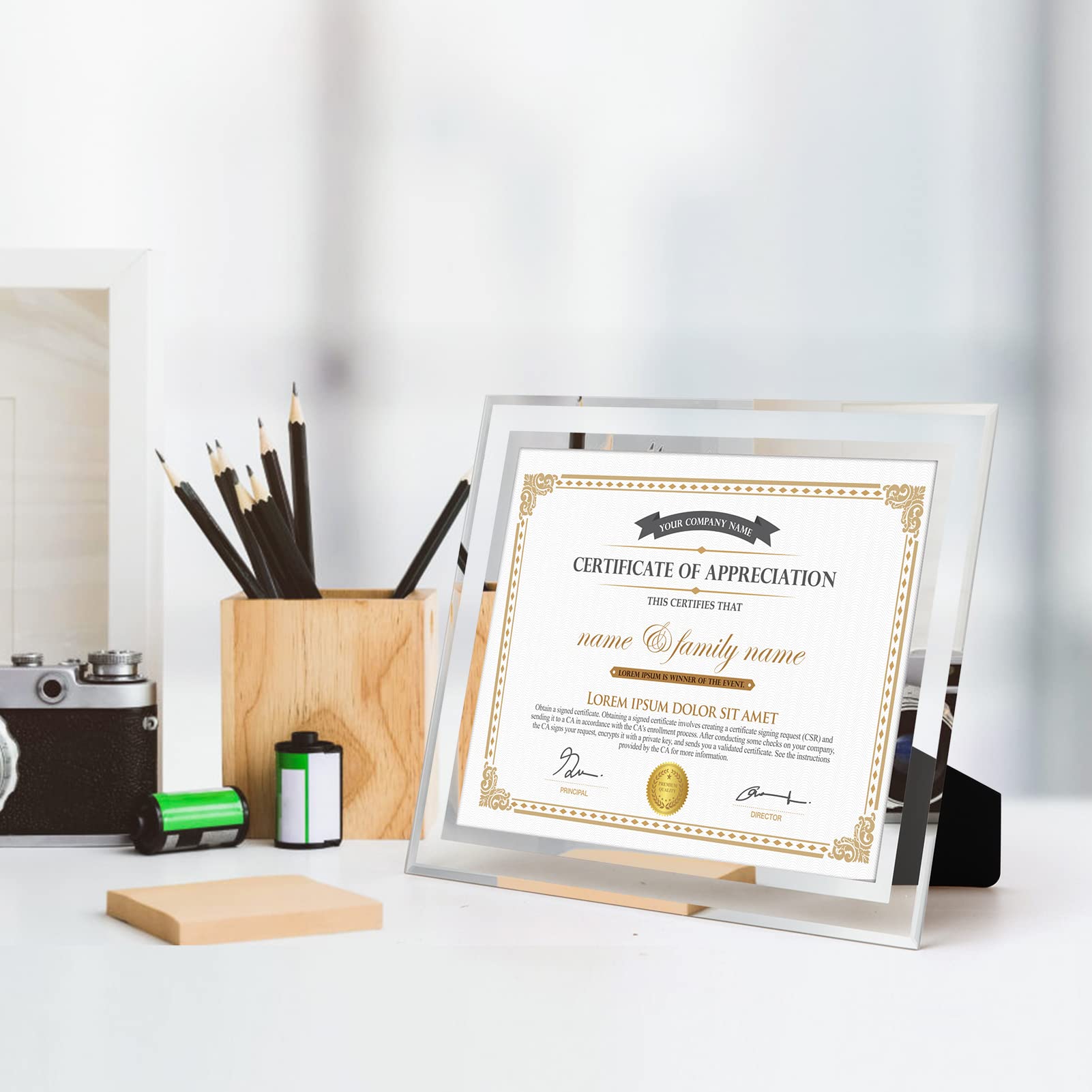 Hoikwo silver glass frame close-up edge highlights clear glass quality.