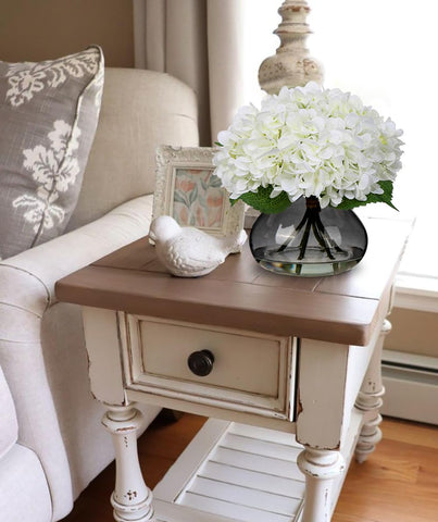 Hollyone artificial arrangement enhances ambiance with soft romantic vibe