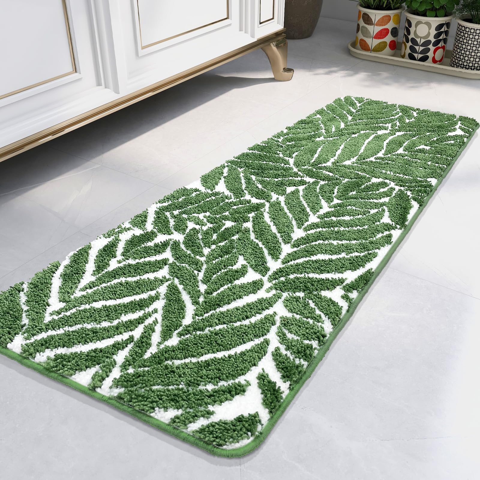 Homantic leaf-pattern bath mat close-up showing plush, dense fibers for foot comfort.
