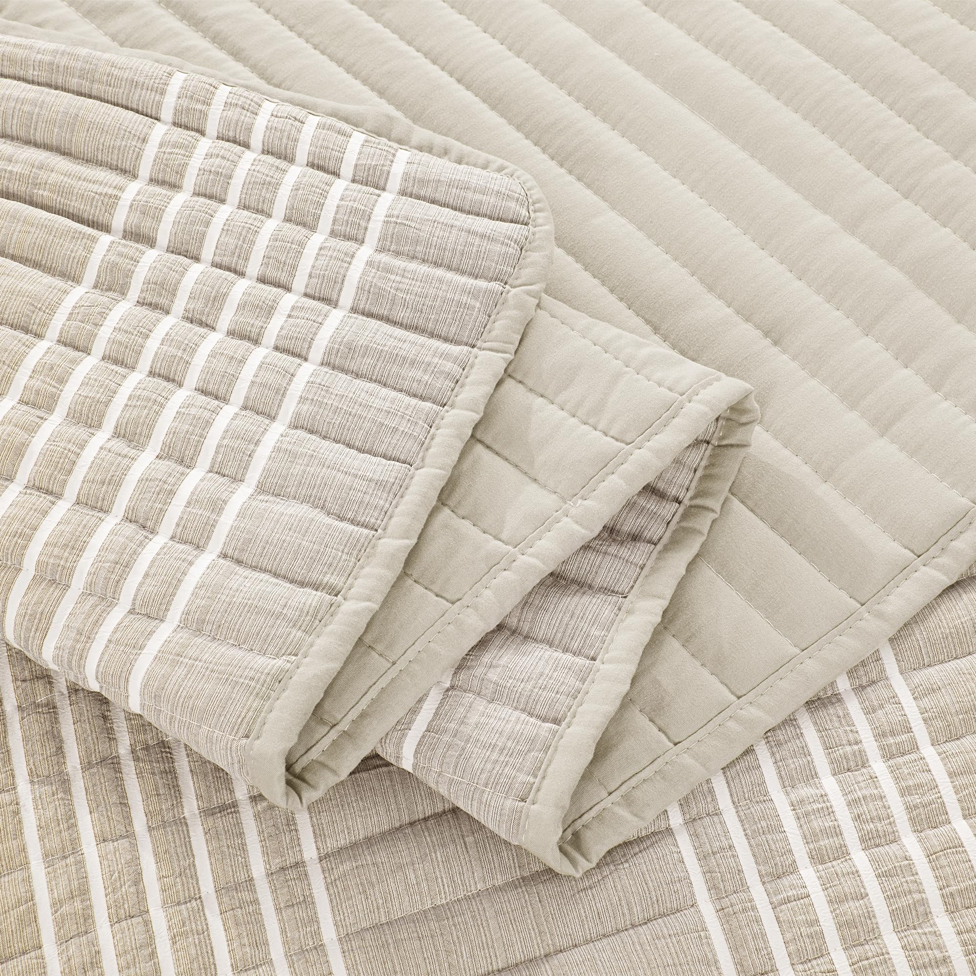 HOMBYS king bed shown with beige patchwork quilt centerpiece