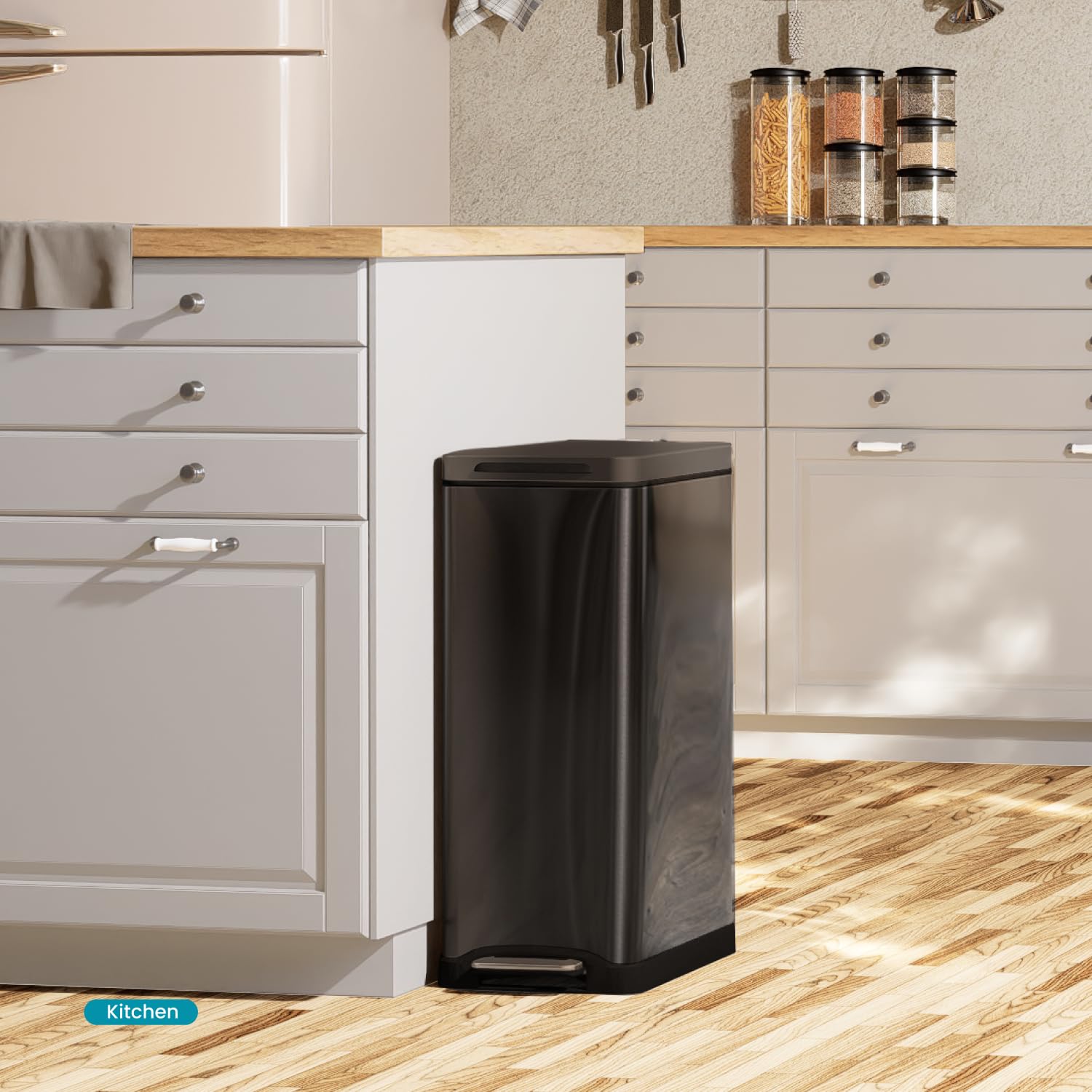 Home Zone Living removable liner simplifies bag changes and interior tidiness.