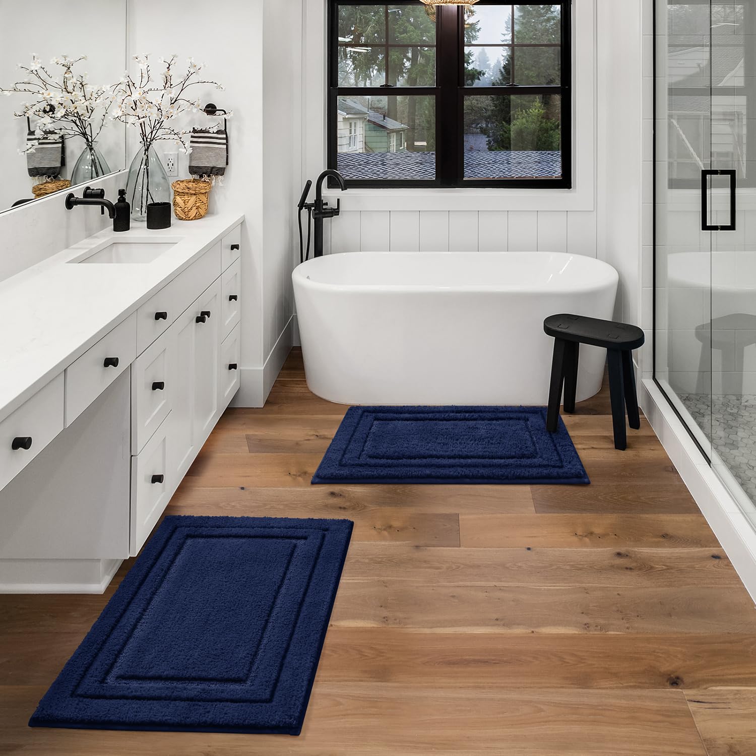 HOMEIDEAS bath rug set makes a thoughtful housewarming gift.