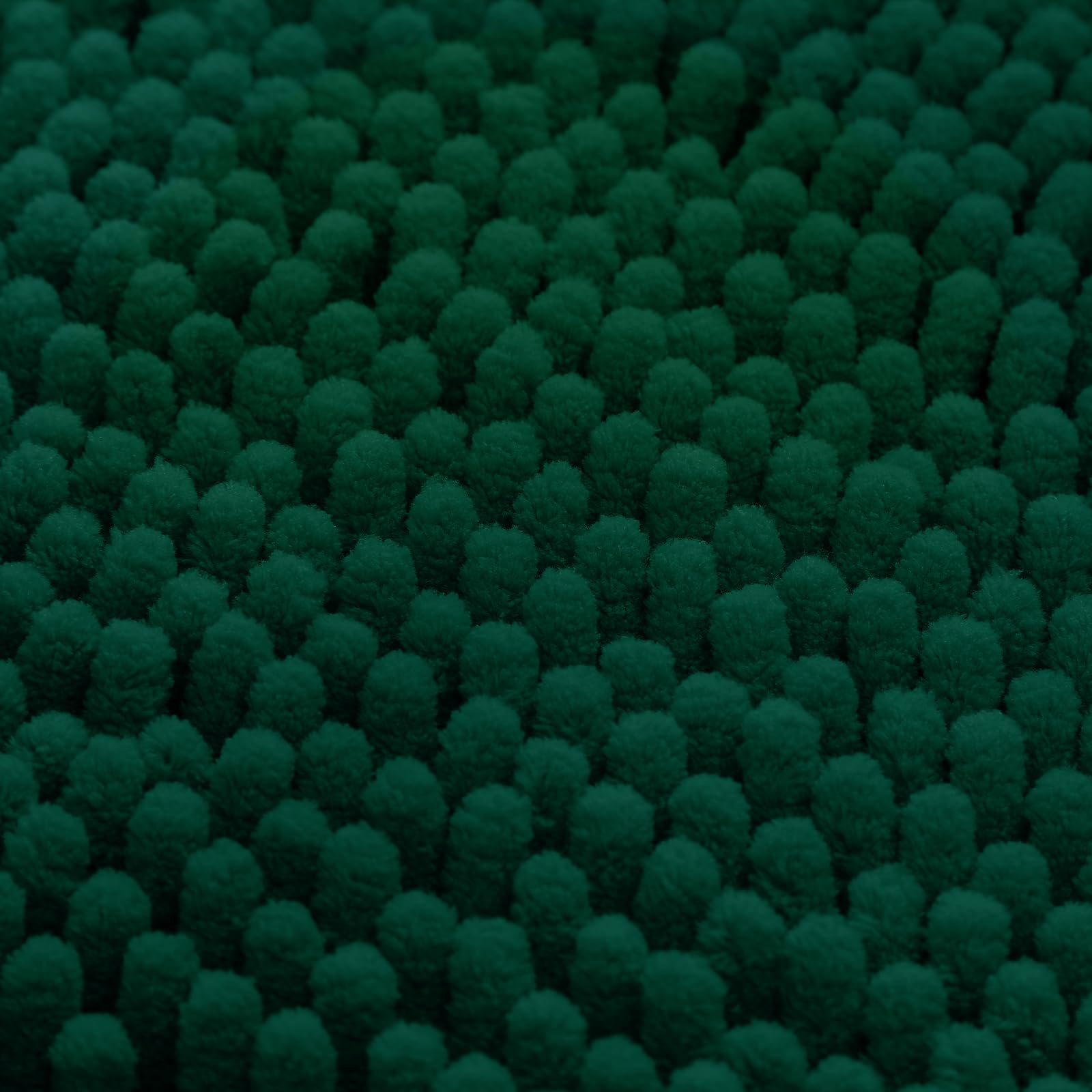 HOMEIDEAS machine-washable rug set stays vibrant after many washes.