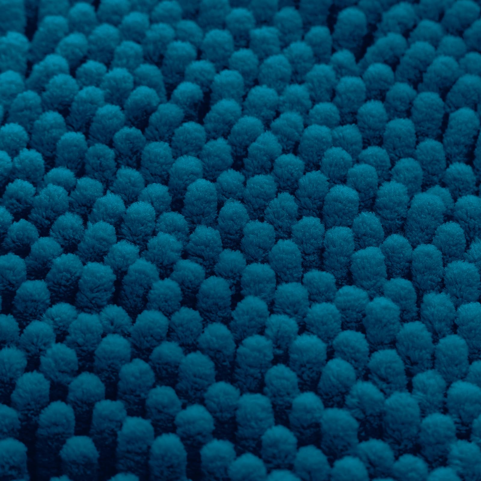 HOMEIDEAS machine washable rug set stays vibrant after many washes.