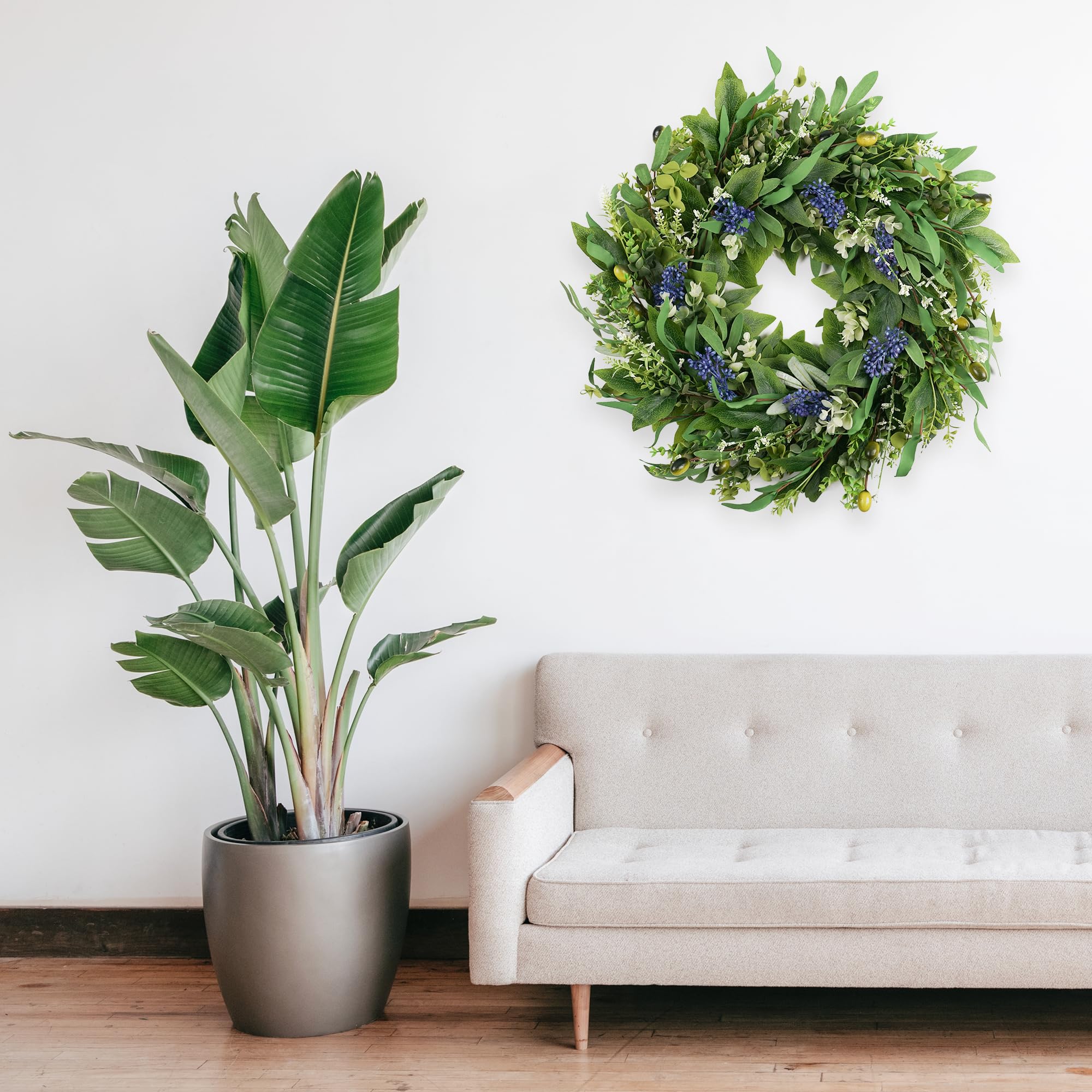 Gift-ready artificial wreath from HomeKaren