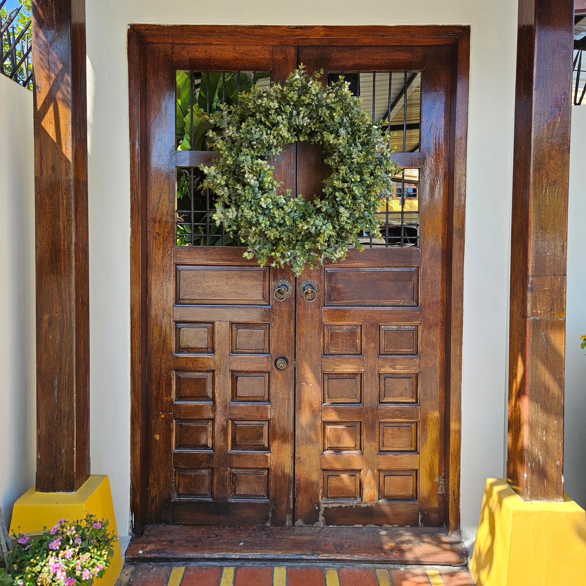 HomeKaren spring-summer wreath with camellias brightens entryways.
