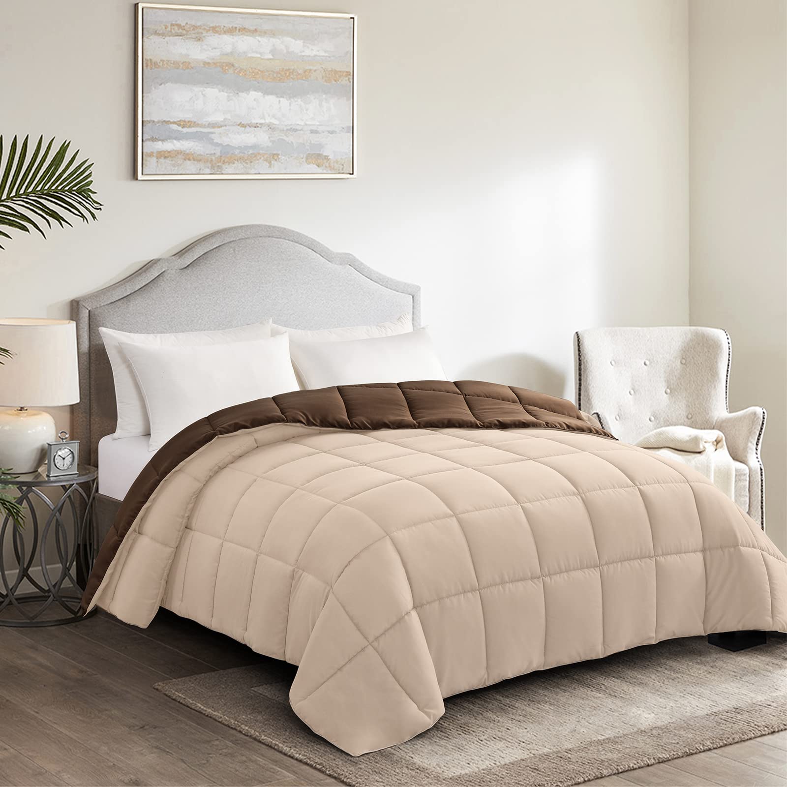 Homelike Moment lightweight all-season comforter suitable for year-round use.
