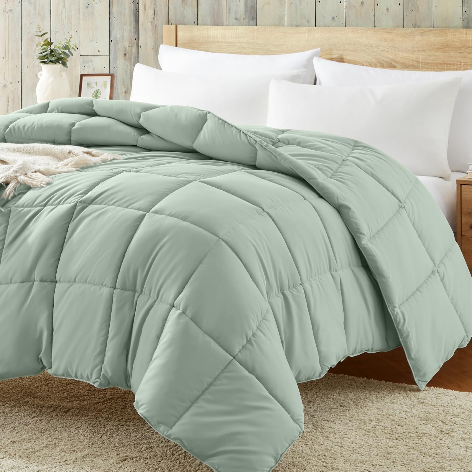Homelike Moment queen green duvet insert offers versatile all-season warmth