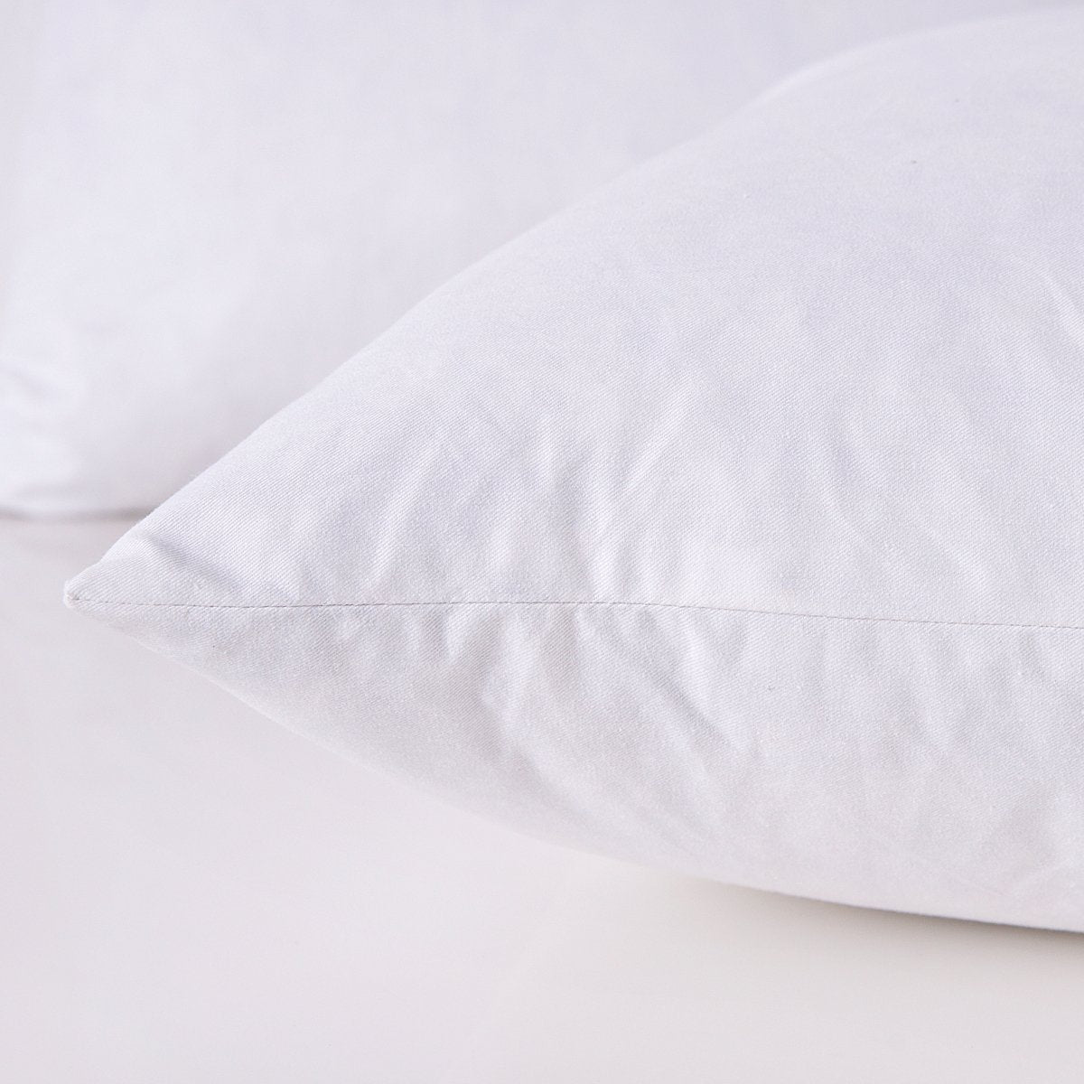 HOMESJUN down feather inserts demonstrate balanced neck and shoulder support