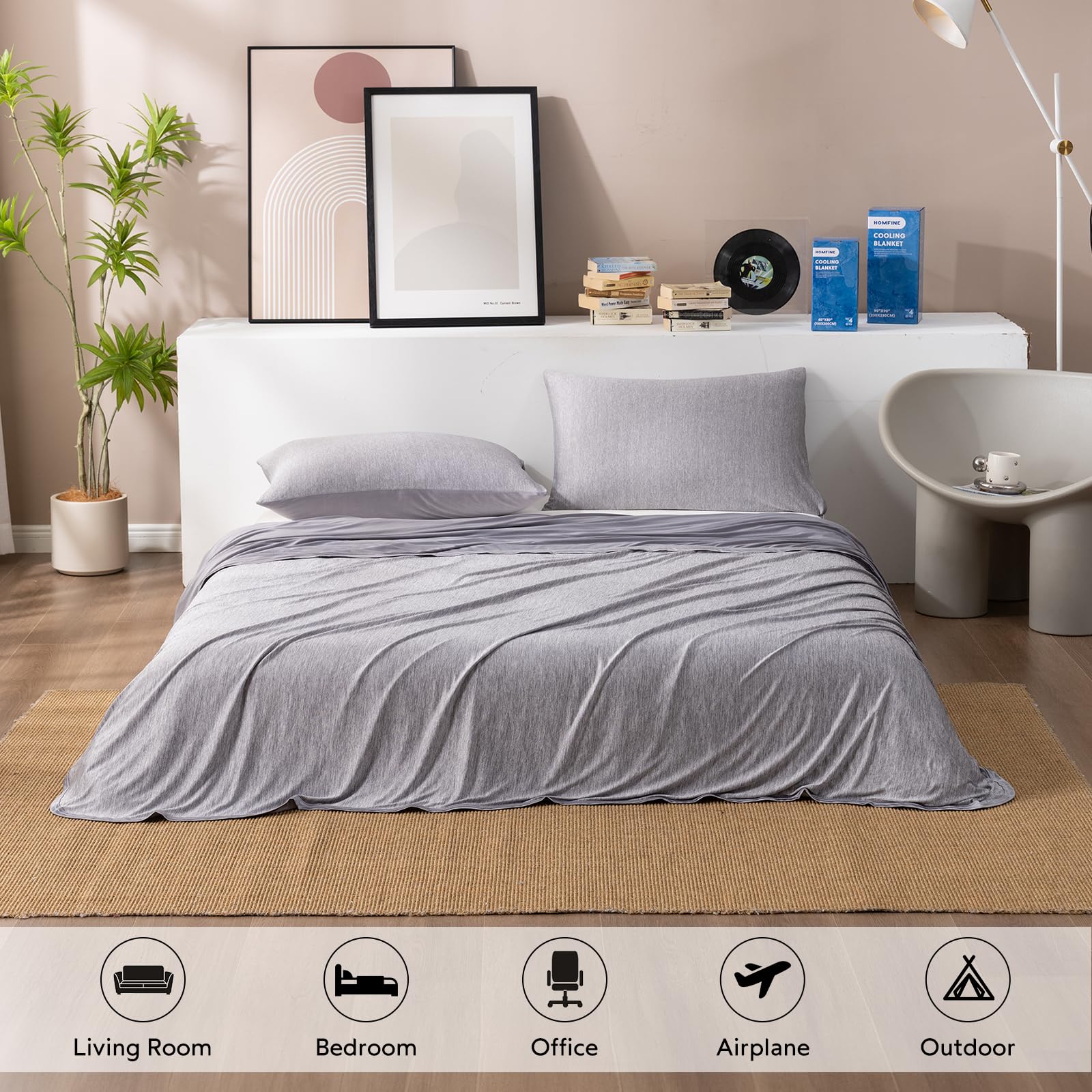 HOMFINE cooling blanket in car scene highlights easy transport and storage.