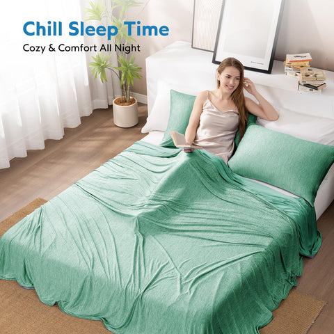 HOMFINE cooling blanket lightweight and portable for travel.