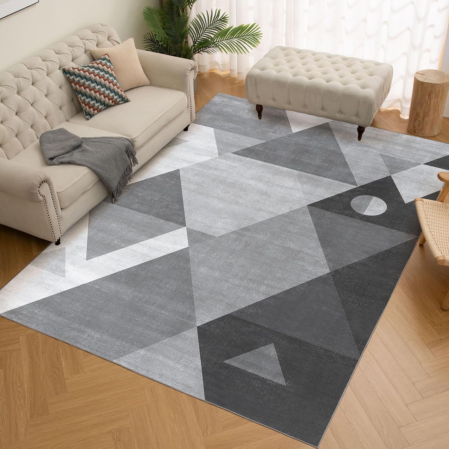 HOMFINE machine-washable rug makes stain cleanup easy.