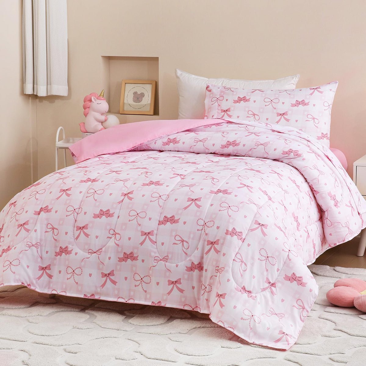 Homilay twin-size pink check comforter set on a kid's bed with all-season softness.