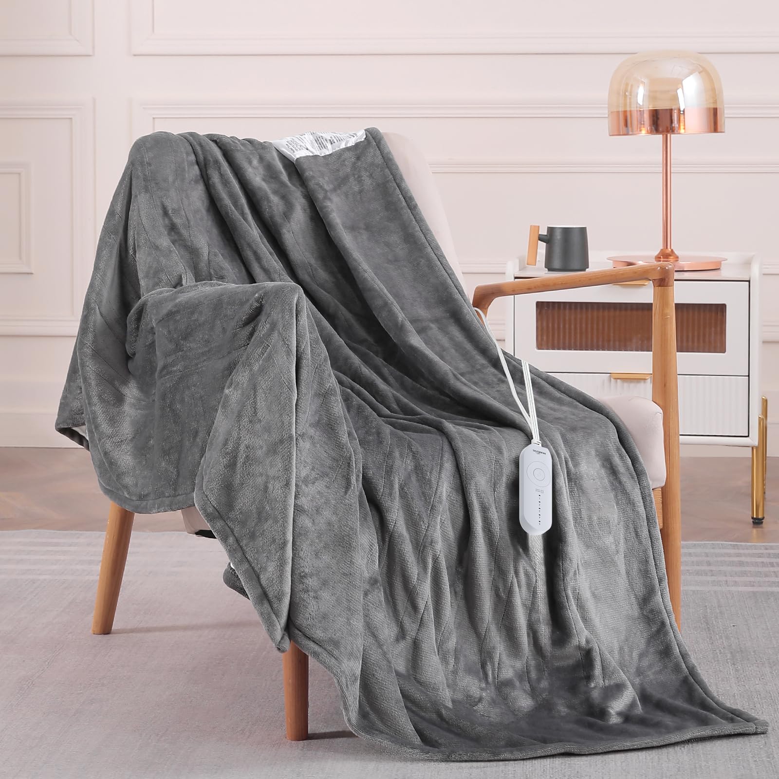 HOMLYNS LuxeHeat soft sherpa texture for plush comfort.