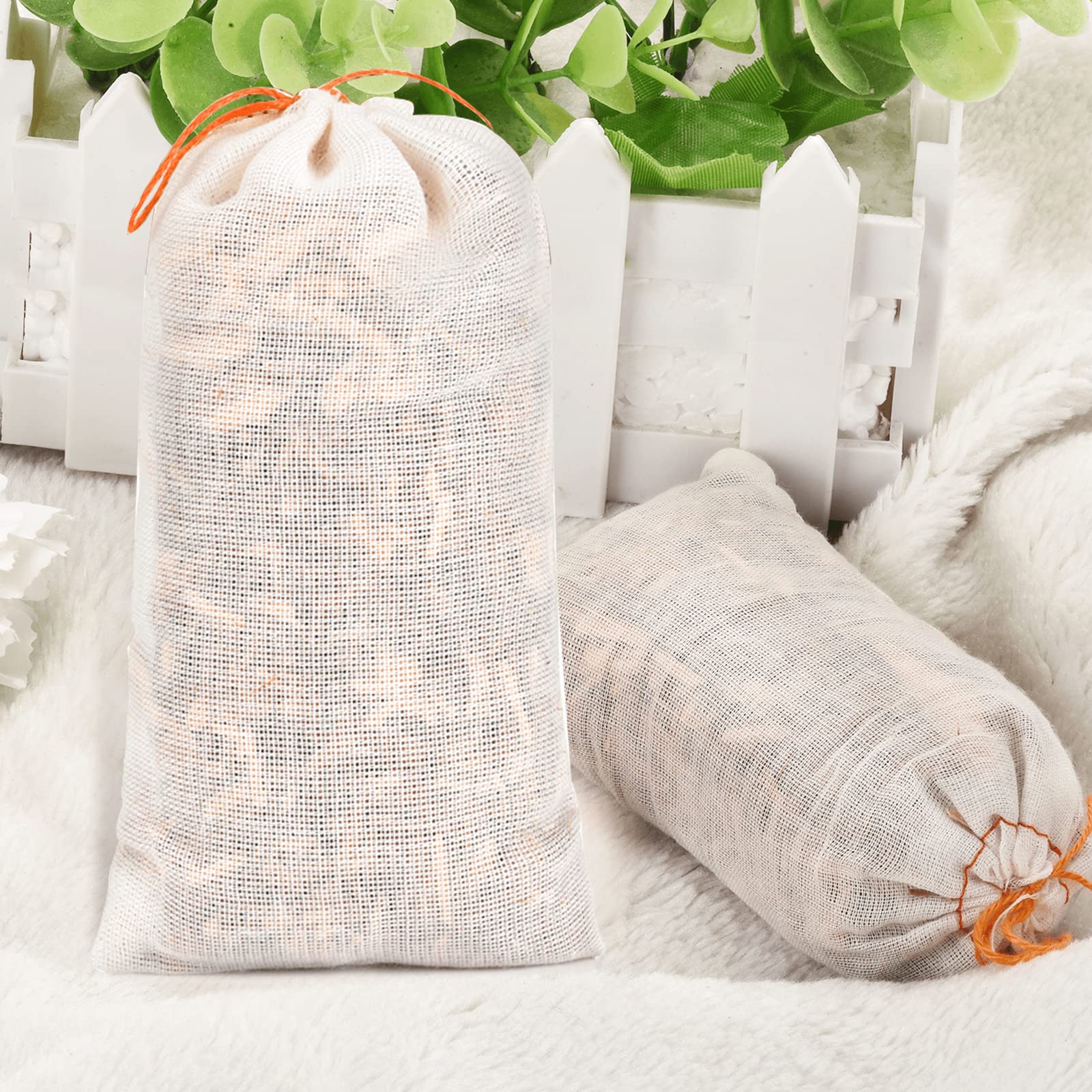 Premium U.S. eastern red cedar provides natural fragrance without chemicals.