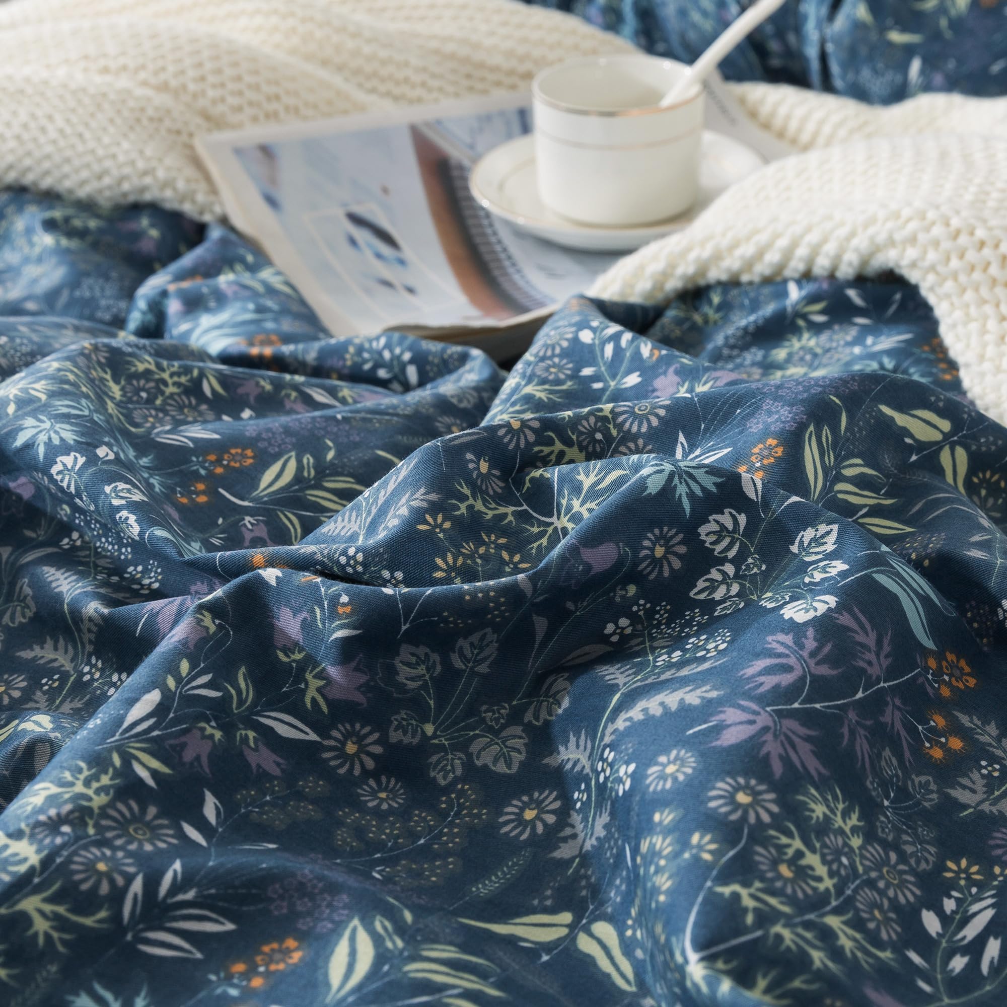 Texture detail of 100% cotton HoneiLife fabric, natural softness and breathability.