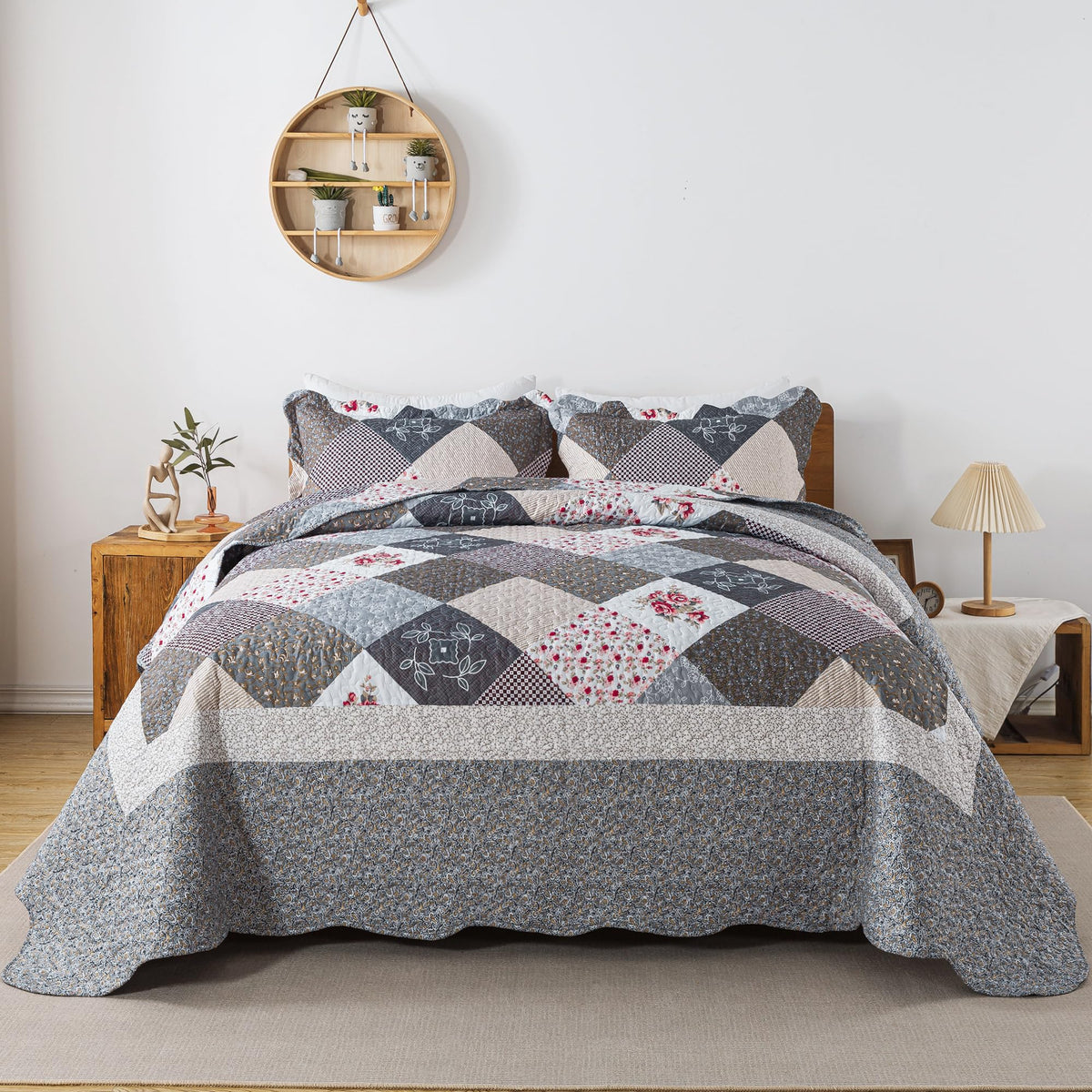 HoneiLife oversized king quilt close-up stitching for even filling and durability.