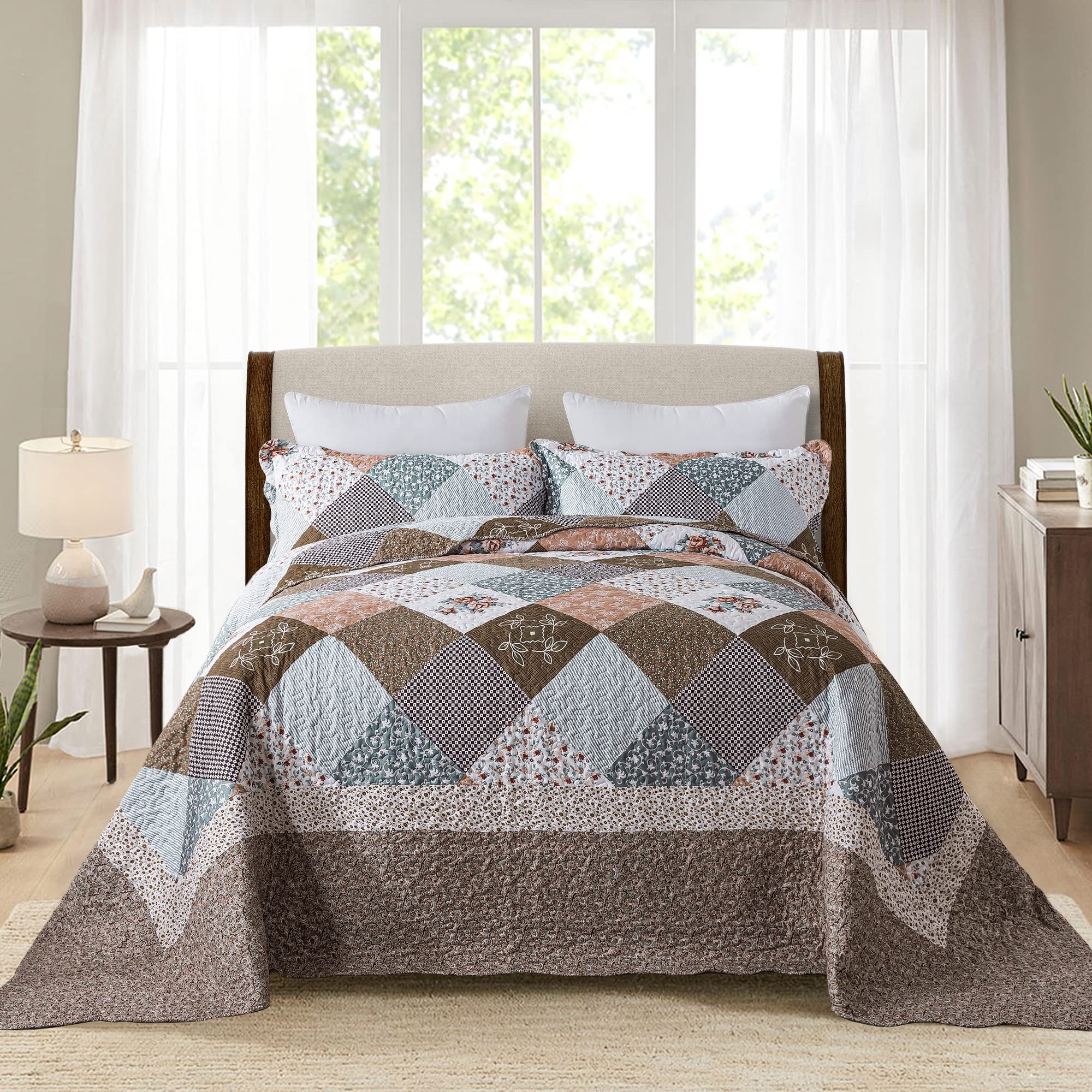 HoneiLife oversized king quilt close-up stitching shows durable double stitching for even filling.