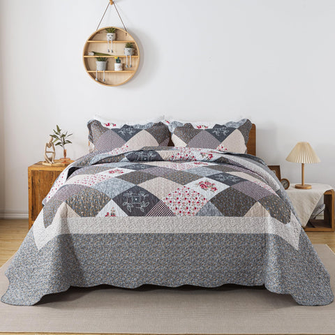 HoneiLife oversized king quilt close-up stitching for even filling and durability.