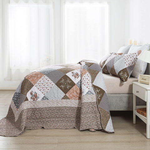HoneiLife oversized king quilt draped on bed demonstrates generous coverage near floor.
