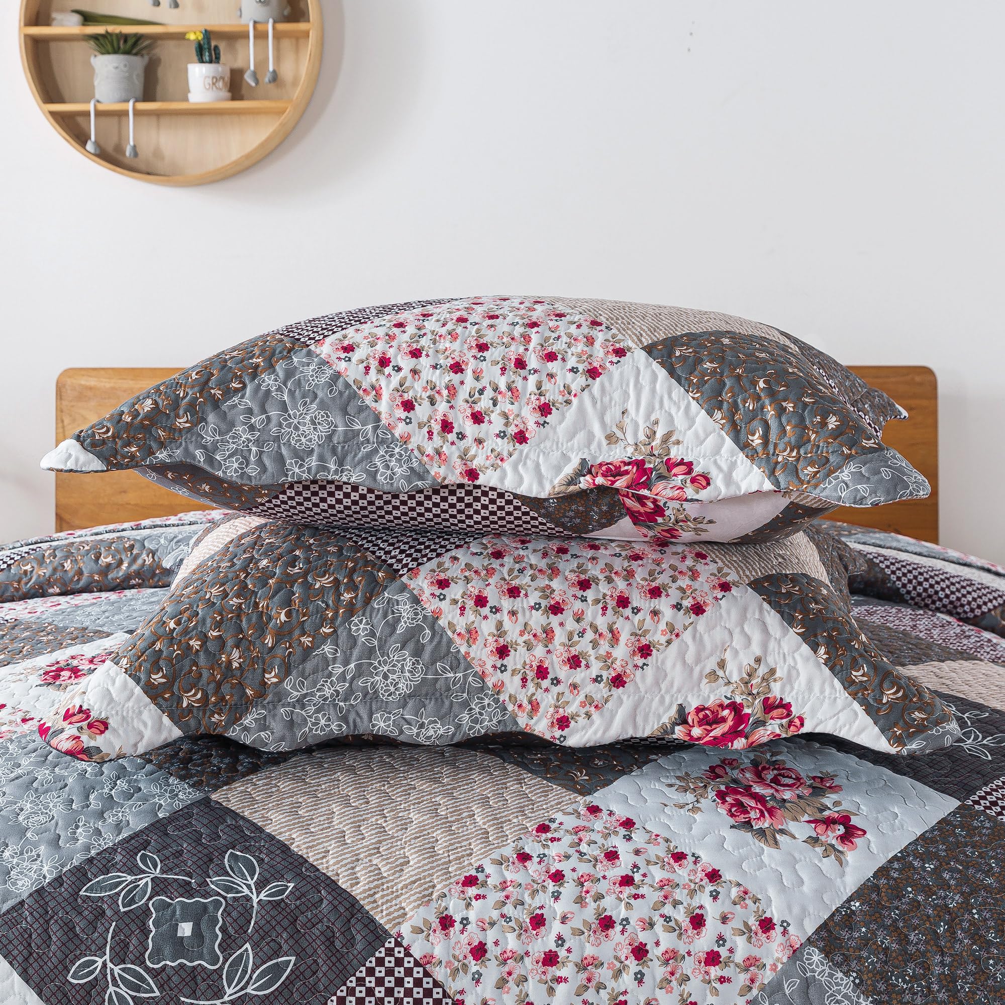 HoneiLife packaging shows contents: oversized king quilt and two pillowcases.