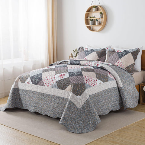 HoneiLife patchwork retro design enhances bedroom style with timeless charm.