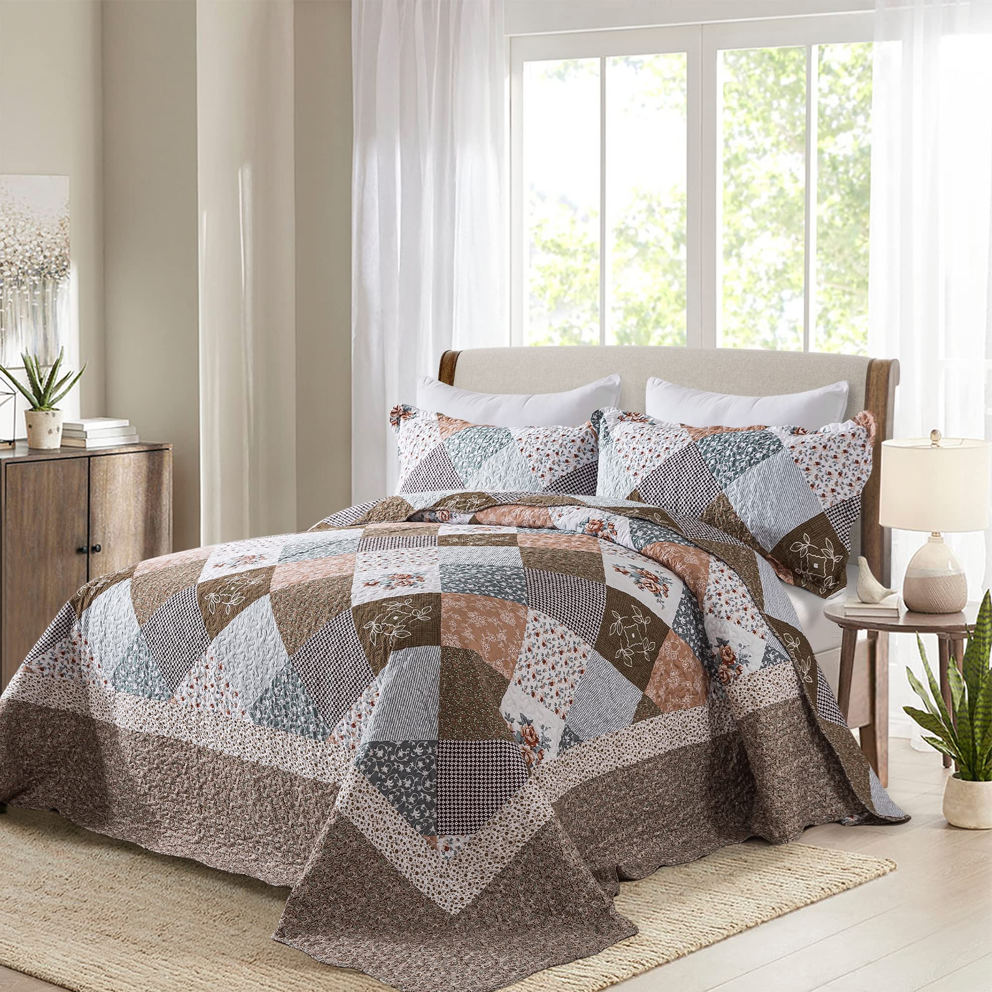 HoneiLife patchwork design showcases retro style with sincere craftsmanship.