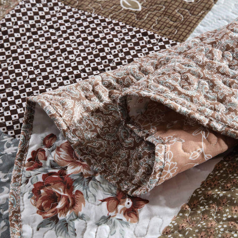HoneiLife retro-style patchwork elevates bedrooms with a timeless look.