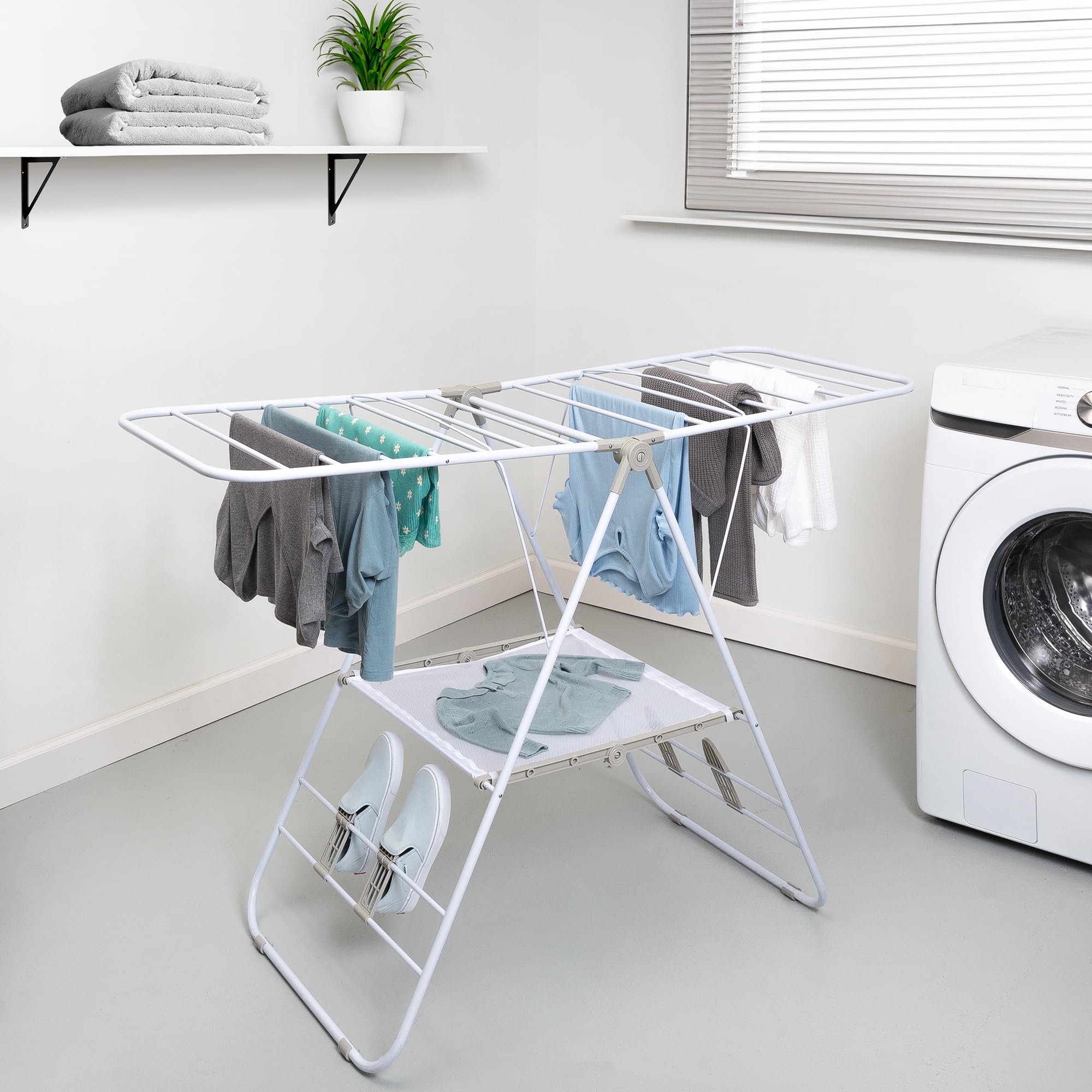 Honey-Can-Do gullwing design expanding to maximize drying space.