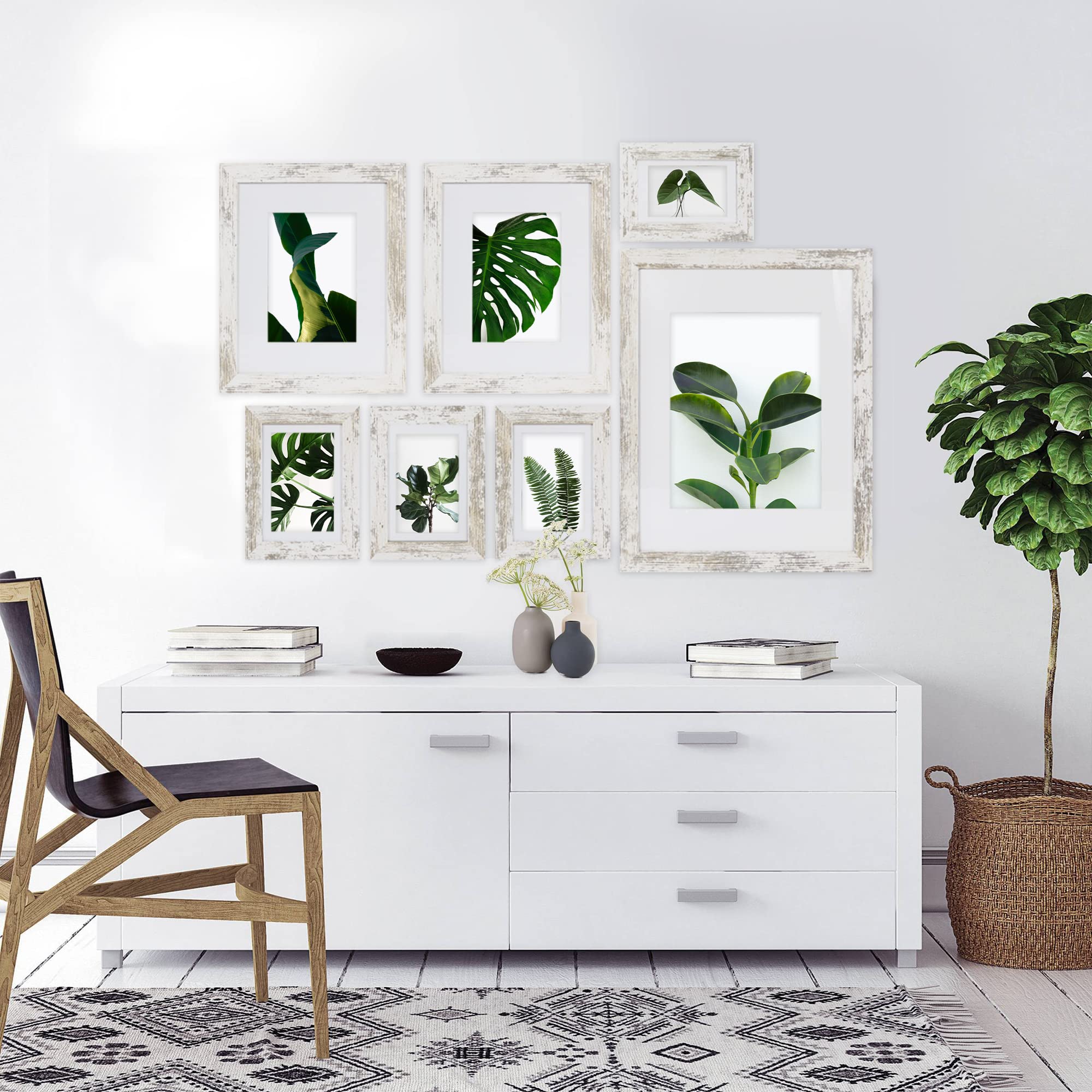 Hongkee wall hook and tabletop stand offer flexible display options.