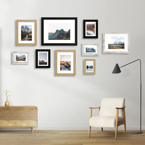 Hongkee desk stand demonstrates horizontal photo layout