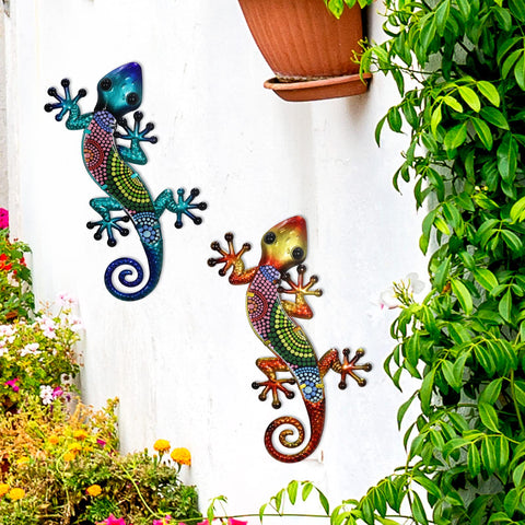 Hongland Gecko close-up, hand-painted glass accents add color and detail