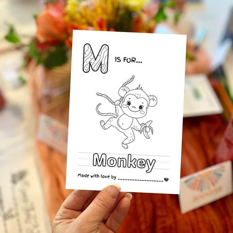 Hongpar coloring cards on the table display invite guests to color.