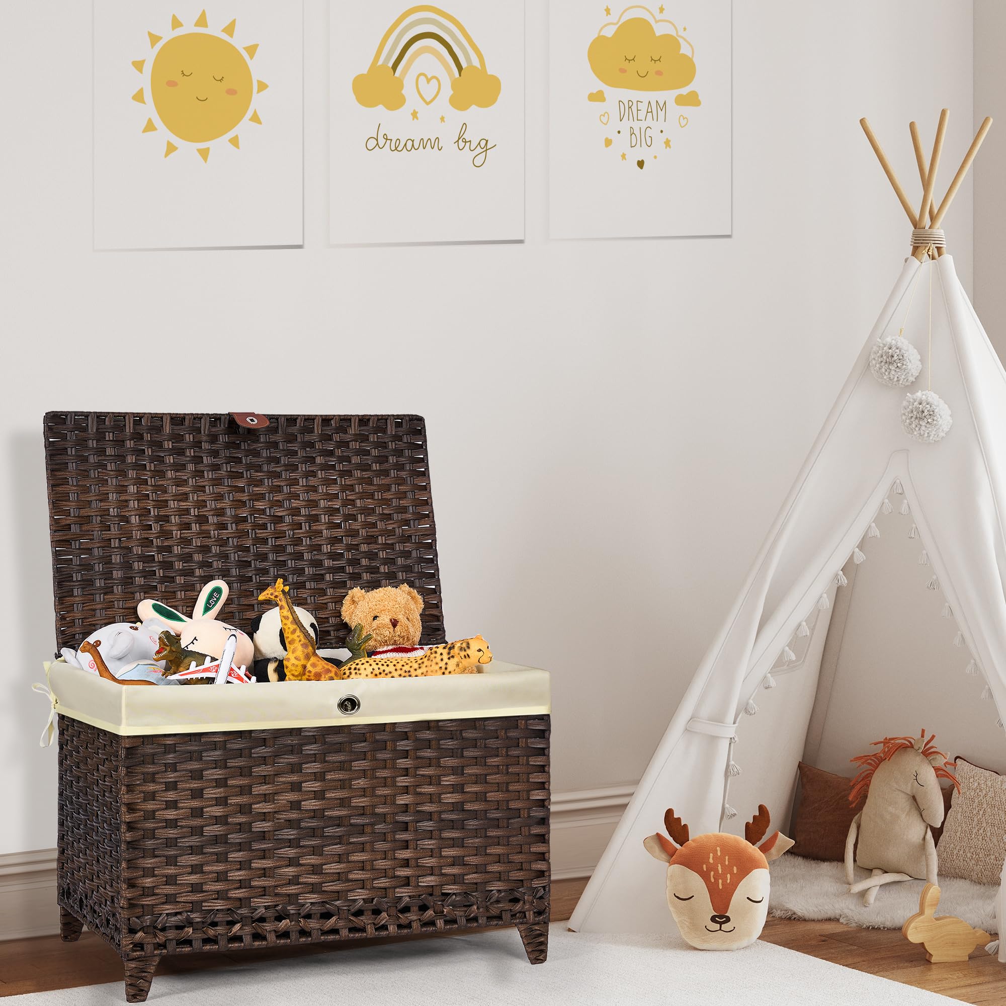 Honjourai heightened feet promote airflow under the basket for freshness.